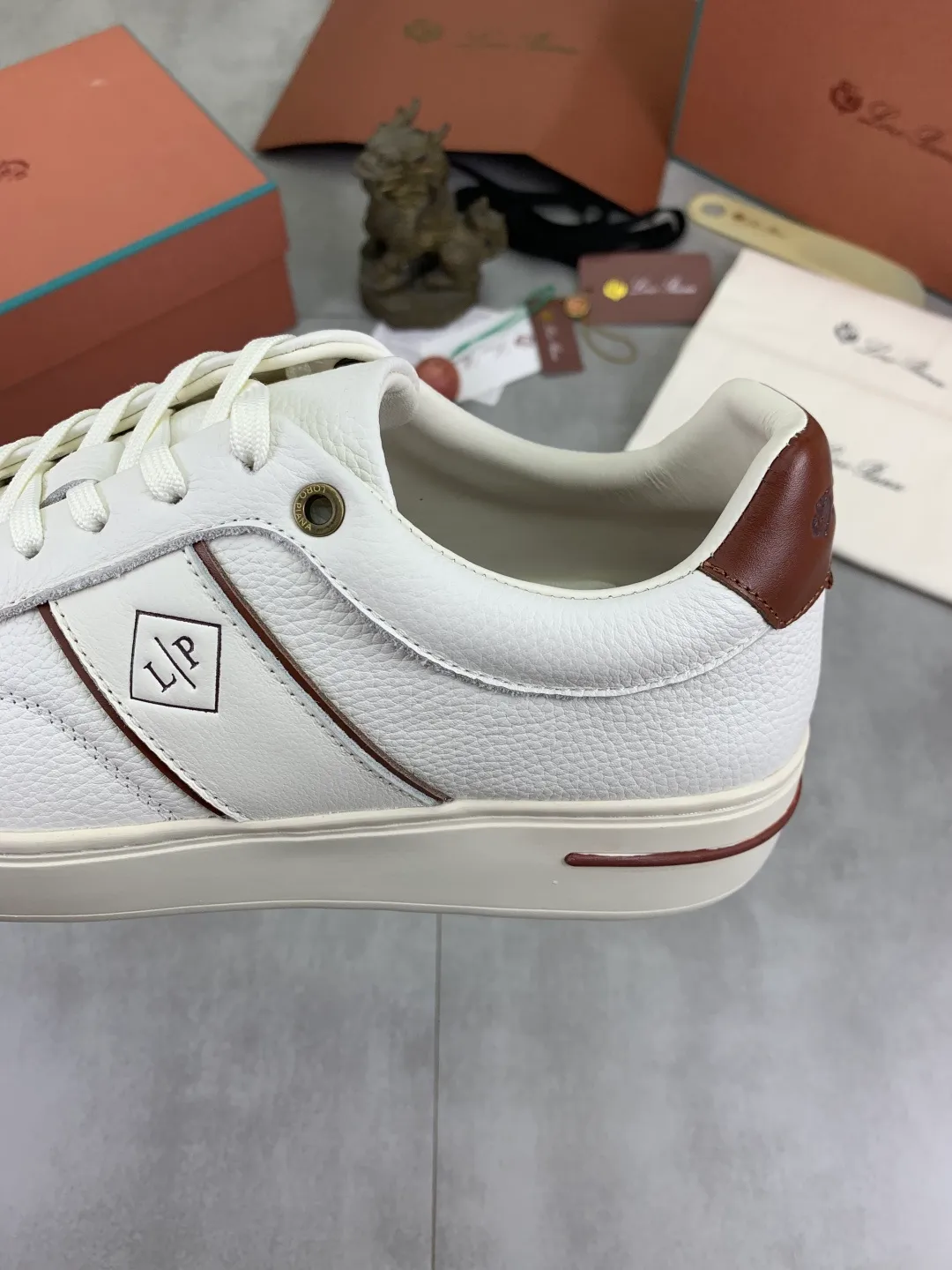 Men's men's shoes 💰P560 New style 💰High quality The latest casual shoes Loro Piana 💯Top grade💯Buy the original copy💯 Founded the existing Loro Piana company on April 24, 1924. It is now the sixth generation of family business, providing top quality products to customers who are discerning in taste and quality. Imported original fly woven fabric with cowhide fabric, plain calfskin lining. Hand-sewn thread with cowhide feet. Original packaging. Number of yards: 38-44 (customized for 45 and 46). 2️⃣ colors available.